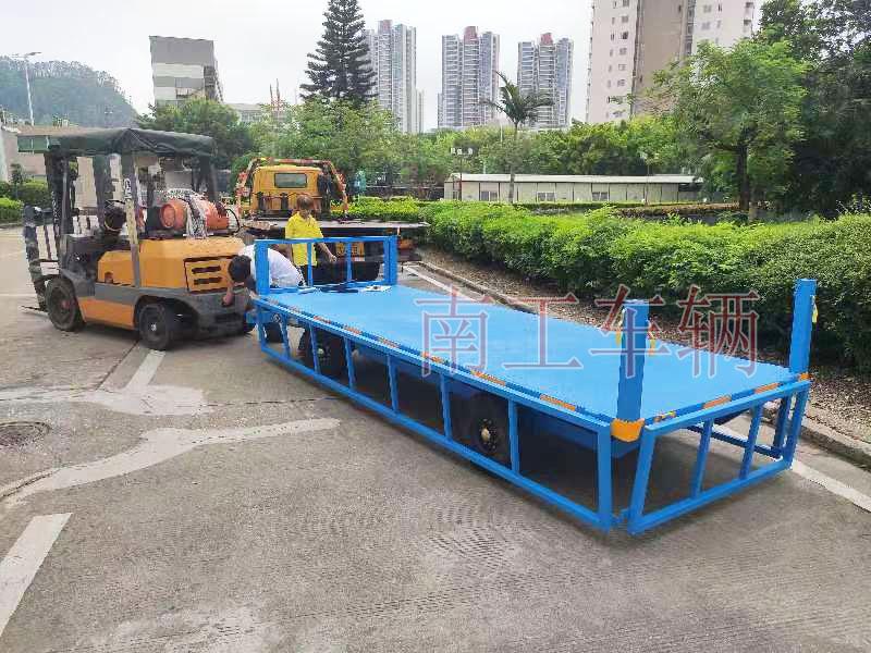 2吨下翻护栏牵引工业星空XK·（中国）体育官方网站-星空·体育（XK SPORTS）官方网站 全挂式工具底盘拖车