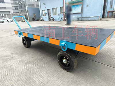 3吨小型星空XK·（中国）体育官方网站-星空·体育（XK SPORTS）官方网站 带橡胶垫工具车4I.jpg