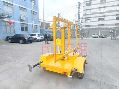 手动升降ED广告拖车 交通诱导屏拖车底盘1I.jpg
