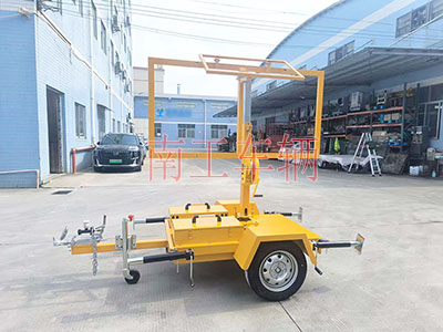 手动升降ED广告拖车 交通诱导屏拖车底盘5I.jpg
