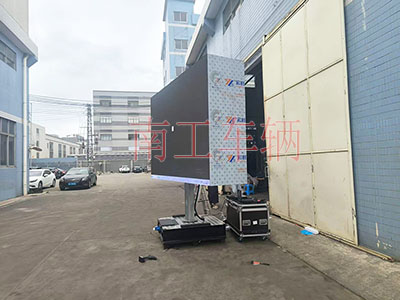 双面屏LED广告拖车架6I.jpg