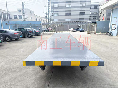 12吨星空XK·（中国）体育官方网站-星空·体育（XK SPORTS）官方网站9米长拖车底盘3I.jpg